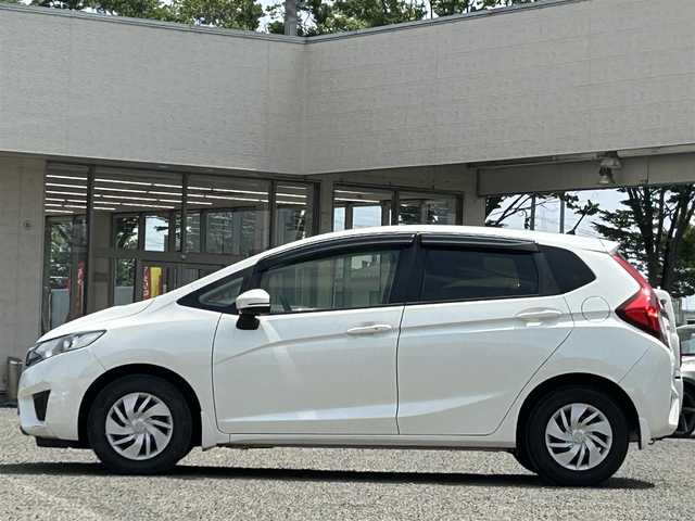 ホンダ フィット 13G FパックコンフォートED 宮城県 2016(平28)年 6万km プレミアムホワイトパールⅡ ワンオーナー/社外ディスプレイオーディオ/DVD・CD/USB/FM・AM/AUX/純正フロアマット/スマートキー/スペアキー×1/シートヒーターDN席/アイドリングストップ/横滑り防止