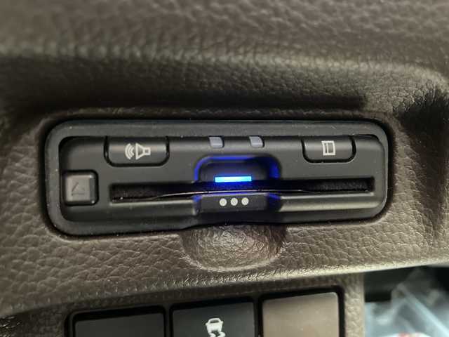 ホンダ Ｎ ＢＯＸ L 神奈川県 2022(令4)年 1.8万km ブリティッシュグリーンP 純正ＳＤナビ（UXM-225CI）/Bluetooth/CD/DVD/iPod/USB/パワースライドドア/追従走行付きクルーズコントロール/バックカメラ/コーナーセンサー/シートヒーター/ビルトインＥＴＣ/ＬＥＤヘッドライト/オートライト/スマートキー/プッシュスタート/純正フロアマット/ABS/横滑り防止装置/レーンキープアシスト/衝突被害軽減システム