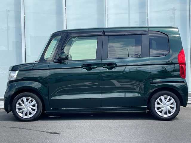 ホンダ Ｎ ＢＯＸ L 神奈川県 2022(令4)年 1.8万km ブリティッシュグリーンP 純正ＳＤナビ（UXM-225CI）/Bluetooth/CD/DVD/iPod/USB/パワースライドドア/追従走行付きクルーズコントロール/バックカメラ/コーナーセンサー/シートヒーター/ビルトインＥＴＣ/ＬＥＤヘッドライト/オートライト/スマートキー/プッシュスタート/純正フロアマット/ABS/横滑り防止装置/レーンキープアシスト/衝突被害軽減システム