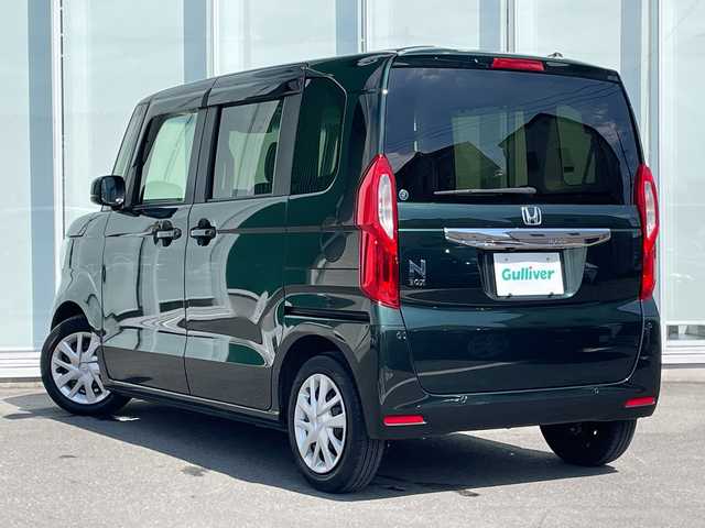 ホンダ Ｎ ＢＯＸ L 神奈川県 2022(令4)年 1.8万km ブリティッシュグリーンP 純正ＳＤナビ（UXM-225CI）/Bluetooth/CD/DVD/iPod/USB/パワースライドドア/追従走行付きクルーズコントロール/バックカメラ/コーナーセンサー/シートヒーター/ビルトインＥＴＣ/ＬＥＤヘッドライト/オートライト/スマートキー/プッシュスタート/純正フロアマット/ABS/横滑り防止装置/レーンキープアシスト/衝突被害軽減システム
