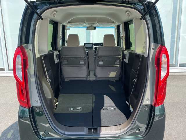 ホンダ Ｎ ＢＯＸ L 神奈川県 2022(令4)年 1.8万km ブリティッシュグリーンP 純正ＳＤナビ（UXM-225CI）/Bluetooth/CD/DVD/iPod/USB/パワースライドドア/追従走行付きクルーズコントロール/バックカメラ/コーナーセンサー/シートヒーター/ビルトインＥＴＣ/ＬＥＤヘッドライト/オートライト/スマートキー/プッシュスタート/純正フロアマット/ABS/横滑り防止装置/レーンキープアシスト/衝突被害軽減システム