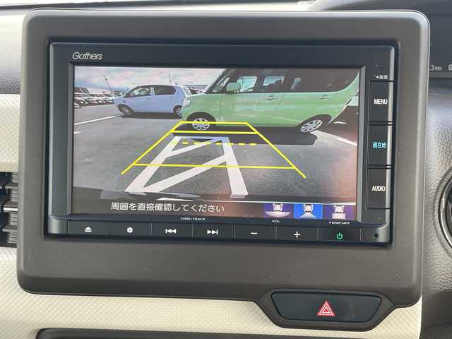 ホンダ Ｎ ＢＯＸ L 神奈川県 2022(令4)年 1.8万km ブリティッシュグリーンP 純正ＳＤナビ（UXM-225CI）/Bluetooth/CD/DVD/iPod/USB/パワースライドドア/追従走行付きクルーズコントロール/バックカメラ/コーナーセンサー/シートヒーター/ビルトインＥＴＣ/ＬＥＤヘッドライト/オートライト/スマートキー/プッシュスタート/純正フロアマット/ABS/横滑り防止装置/レーンキープアシスト/衝突被害軽減システム