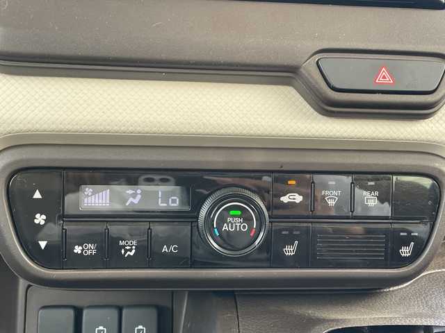 ホンダ Ｎ ＢＯＸ L 神奈川県 2022(令4)年 1.8万km ブリティッシュグリーンP 純正ＳＤナビ（UXM-225CI）/Bluetooth/CD/DVD/iPod/USB/パワースライドドア/追従走行付きクルーズコントロール/バックカメラ/コーナーセンサー/シートヒーター/ビルトインＥＴＣ/ＬＥＤヘッドライト/オートライト/スマートキー/プッシュスタート/純正フロアマット/ABS/横滑り防止装置/レーンキープアシスト/衝突被害軽減システム