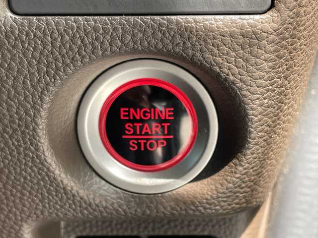 ホンダ Ｎ ＢＯＸ L 神奈川県 2022(令4)年 1.8万km ブリティッシュグリーンP 純正ＳＤナビ（UXM-225CI）/Bluetooth/CD/DVD/iPod/USB/パワースライドドア/追従走行付きクルーズコントロール/バックカメラ/コーナーセンサー/シートヒーター/ビルトインＥＴＣ/ＬＥＤヘッドライト/オートライト/スマートキー/プッシュスタート/純正フロアマット/ABS/横滑り防止装置/レーンキープアシスト/衝突被害軽減システム