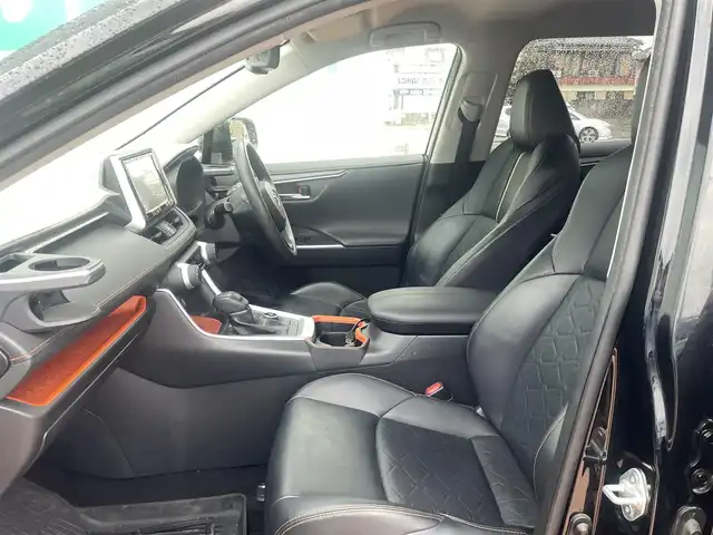 トヨタ ＲＡＶ４ アドベンチャー 三重県 2019(令1)年 8.3万km アティチュードブラックマイカ ALPINEナビ/バックカメラ/ダイナミックトルクベクタリング4WD/セーフティセンス/3灯式LEDヘッドランプ/フロントフォグランプ/ボディ同色電動オート格納ドアミラー/235/55R19タイヤ/　＊19インチアルミホイール/自動防眩インナーミラー/オプティトロンメーター/左右独立温度調整オートエアコン/オレンジステッチ入りブラックレザーシート/パワーシート（運転席）/スマートエントリー/プッシュスタート