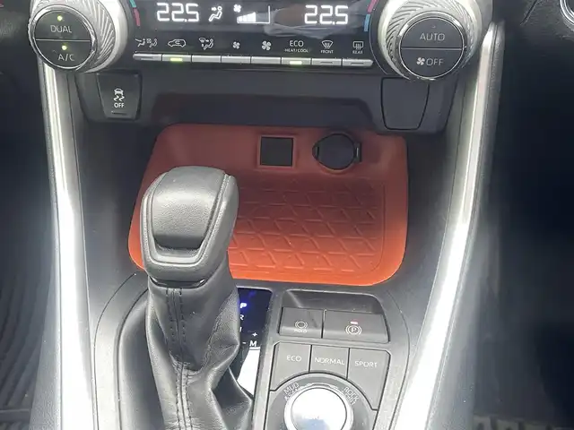 トヨタ ＲＡＶ４ アドベンチャー 三重県 2019(令1)年 8.3万km アティチュードブラックマイカ ALPINEナビ/バックカメラ/ダイナミックトルクベクタリング4WD/セーフティセンス/3灯式LEDヘッドランプ/フロントフォグランプ/ボディ同色電動オート格納ドアミラー/235/55R19タイヤ/　＊19インチアルミホイール/自動防眩インナーミラー/オプティトロンメーター/左右独立温度調整オートエアコン/オレンジステッチ入りブラックレザーシート/パワーシート（運転席）/スマートエントリー/プッシュスタート
