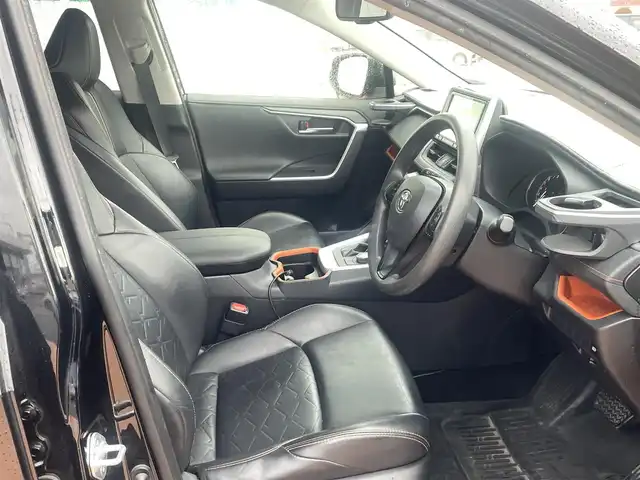 トヨタ ＲＡＶ４ アドベンチャー 三重県 2019(令1)年 8.3万km アティチュードブラックマイカ ALPINEナビ/バックカメラ/ダイナミックトルクベクタリング4WD/セーフティセンス/3灯式LEDヘッドランプ/フロントフォグランプ/ボディ同色電動オート格納ドアミラー/235/55R19タイヤ/　＊19インチアルミホイール/自動防眩インナーミラー/オプティトロンメーター/左右独立温度調整オートエアコン/オレンジステッチ入りブラックレザーシート/パワーシート（運転席）/スマートエントリー/プッシュスタート