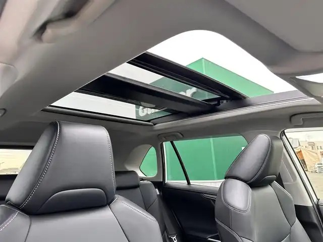トヨタ ＲＡＶ４ ハイブリッドG 宮城県 2021(令3)年 4.3万km ホワイトパールクリスタルシャイン パノラマムーンルーフ/デジタルインナーミラー/＝＝＝/モデリスタエアロ（F/S/R）/セーフティセンス/・プリクラッシュセーフティ/・レーントレーシングアシスト/・レーダークルーズコントロール/・オートマチックハイビーム/・ロードサインアシスト/先行車発進告知/インテリジェントクリアランスソナー/リアクロストラフィックオートブレーキ/ブラインドスポットモニター/9インチディスプレイオーディオ/・ナビ機能付/・Bluetooth/・フルセグTV/・AppleCarPlay/AndroidAuto/パノラミックビューモニター/ビルトインETC2.0/ドライブレコーダー/AC100V/1500W/ハンズフリーパワーバックドア/合皮シート/運転席メモリー機能付パワーシート/前席シートヒーター/革巻きステアリング/ステアリングヒーター/電動パーキングブレーキ/ブレーキホールド/LEDヘッドランプ/フォグランプ/オートライト/スマートキー＆プッシュスタート/電動格納ミラー/純正18インチAW/純正フロアマット/純正ドアバイザー