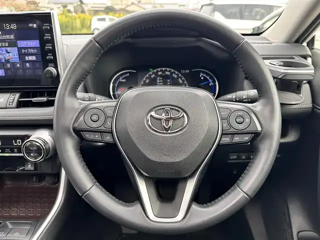 トヨタ ＲＡＶ４ ハイブリッドG 宮城県 2021(令3)年 4.3万km ホワイトパールクリスタルシャイン パノラマムーンルーフ/デジタルインナーミラー/＝＝＝/モデリスタエアロ（F/S/R）/セーフティセンス/・プリクラッシュセーフティ/・レーントレーシングアシスト/・レーダークルーズコントロール/・オートマチックハイビーム/・ロードサインアシスト/先行車発進告知/インテリジェントクリアランスソナー/リアクロストラフィックオートブレーキ/ブラインドスポットモニター/9インチディスプレイオーディオ/・ナビ機能付/・Bluetooth/・フルセグTV/・AppleCarPlay/AndroidAuto/パノラミックビューモニター/ビルトインETC2.0/ドライブレコーダー/AC100V/1500W/ハンズフリーパワーバックドア/合皮シート/運転席メモリー機能付パワーシート/前席シートヒーター/革巻きステアリング/ステアリングヒーター/電動パーキングブレーキ/ブレーキホールド/LEDヘッドランプ/フォグランプ/オートライト/スマートキー＆プッシュスタート/電動格納ミラー/純正18インチAW/純正フロアマット/純正ドアバイザー