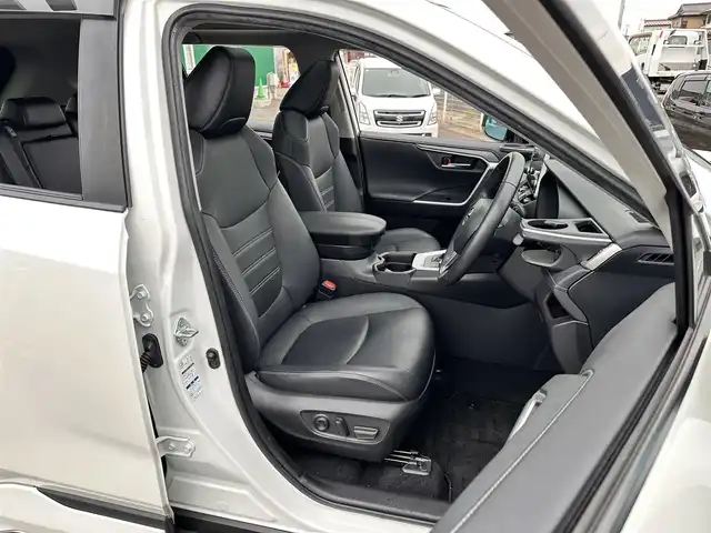 トヨタ ＲＡＶ４ ハイブリッドG 宮城県 2021(令3)年 4.3万km ホワイトパールクリスタルシャイン パノラマムーンルーフ/デジタルインナーミラー/＝＝＝/モデリスタエアロ（F/S/R）/セーフティセンス/・プリクラッシュセーフティ/・レーントレーシングアシスト/・レーダークルーズコントロール/・オートマチックハイビーム/・ロードサインアシスト/先行車発進告知/インテリジェントクリアランスソナー/リアクロストラフィックオートブレーキ/ブラインドスポットモニター/9インチディスプレイオーディオ/・ナビ機能付/・Bluetooth/・フルセグTV/・AppleCarPlay/AndroidAuto/パノラミックビューモニター/ビルトインETC2.0/ドライブレコーダー/AC100V/1500W/ハンズフリーパワーバックドア/合皮シート/運転席メモリー機能付パワーシート/前席シートヒーター/革巻きステアリング/ステアリングヒーター/電動パーキングブレーキ/ブレーキホールド/LEDヘッドランプ/フォグランプ/オートライト/スマートキー＆プッシュスタート/電動格納ミラー/純正18インチAW/純正フロアマット/純正ドアバイザー