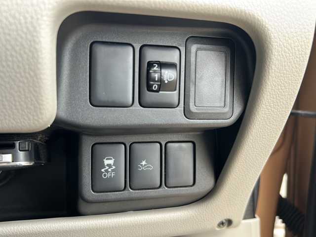 日産 デイズ J 静岡県 2015(平27)年 5.3万km ピンクゴールドM 社外ナビ（carrozzria)/・ワンセグTV/主要装備/・エマージェンシーブレーキー/・バックカメラ/・ベンチシート/・純正ホイールキャップ/・純正フロアマット/・ハロゲンヘッドライト/・リモコンキー/・パワーウィンドウ/・パワーステアリング