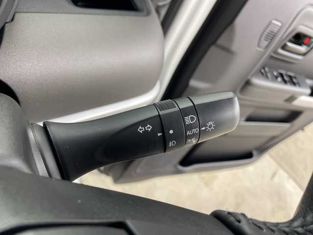 スズキ スペーシア ギア HYBRID XZ 鹿児島県 2023(令5)年 1.9万km ピュアホワイトP 純正ディスプレイオーディオ/（CD/フルセグTV）/全方位カメラ/スズキセーフティーサポート/両側パワースライドドア/アダプティブクルーズコントロール/前席シートヒーター/リアサーキュレーター/LEDヘッドライト/コーナーセンサ―/前後ドライブレコーダー/ETC/ルーフレール/純正アルミホイール