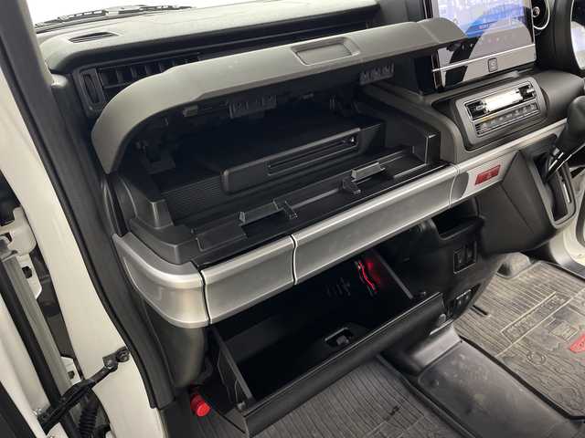 スズキ スペーシア ギア HYBRID XZ 鹿児島県 2023(令5)年 1.9万km ピュアホワイトP 純正ディスプレイオーディオ/（CD/フルセグTV）/全方位カメラ/スズキセーフティーサポート/両側パワースライドドア/アダプティブクルーズコントロール/前席シートヒーター/リアサーキュレーター/LEDヘッドライト/コーナーセンサ―/前後ドライブレコーダー/ETC/ルーフレール/純正アルミホイール