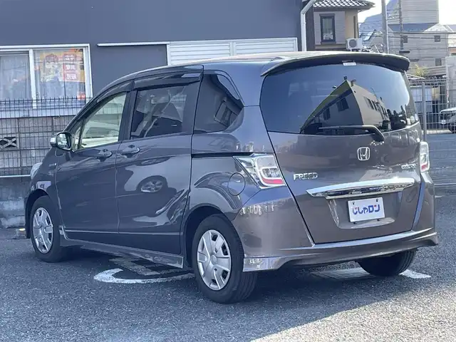 ホンダ フリード ハイブリット ジャストセレクション 埼玉県 2013(平25)年 8.7万km モダンスティールM (株)IDOMが運営する【じしゃロン川越店】の自社ローン専用車両になります。こちらは現金またはオートローンご利用時の価格です。自社ローンご希望の方は別途その旨お申付け下さい/純正メモリーナビ　VXM-122VFi/フルセグ/Bluetooth/CD/DVD/AM/FM/バックカメラ/クルーズコントロール/両側パワースライドドア/スマートキー/HIDオートライト/ステアリングリモコン/ウインカーミラー/サイド＆リアスポイラー/純正フロアマット/ナビ取扱説明書/車両取扱説明書