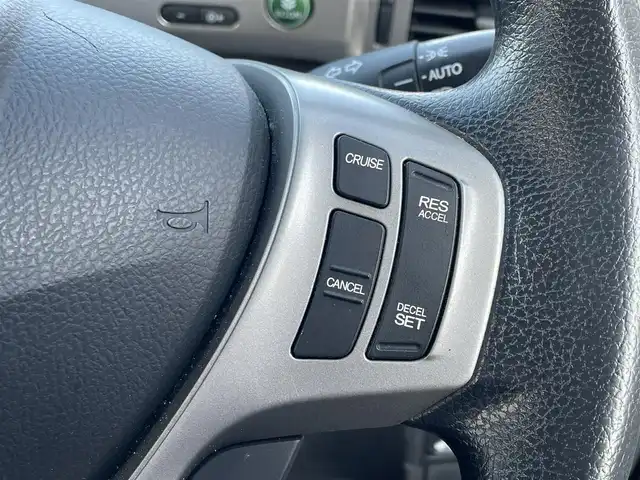 ホンダ フリード ハイブリット ジャストセレクション 埼玉県 2013(平25)年 8.7万km モダンスティールM (株)IDOMが運営する【じしゃロン川越店】の自社ローン専用車両になります。こちらは現金またはオートローンご利用時の価格です。自社ローンご希望の方は別途その旨お申付け下さい/純正メモリーナビ　VXM-122VFi/フルセグ/Bluetooth/CD/DVD/AM/FM/バックカメラ/クルーズコントロール/両側パワースライドドア/スマートキー/HIDオートライト/ステアリングリモコン/ウインカーミラー/サイド＆リアスポイラー/純正フロアマット/ナビ取扱説明書/車両取扱説明書