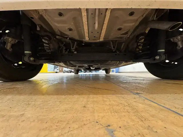 ダイハツ ムーヴ キャンバス ストライプス G 群馬県 2023(令5)年 2.2万km シャイニングホワイトパール/アプリコットピンクメタリック ワンオーナー/スマートアシスト/　・衝突回避支援/　・認識支援/　・駐車支援/純正ナビ/　（AM/FM/CD/DVD/BT/USB）/フルセグTV/バックカメラ/両側パワスラ/USB口×1/前席シートヒーター/オートブレーキホールド/アイドリングストップ/ステアリングスイッチ/ホッとカップホルダー/前方ドライブレコ―ダー/スマートキー/プッシュスタート