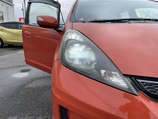 ホンダ フィット RS 群馬県 2011(平23)年 12.9万km サンセットオレンジⅡ 純正メモリナビ・TV・バックカメラ/本革ステアリング/パワーステアリング/パワーウィンドウ/ドアバイザー/純フロアマット/純正ホイール/オートライト/バックカメラ/ビルトインETC/Wエアバック