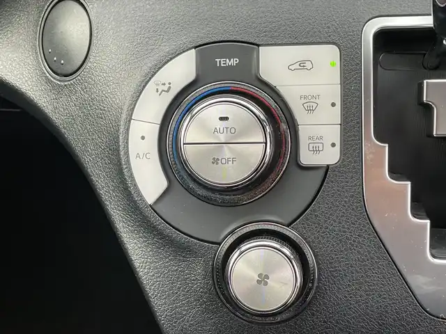 トヨタ シエンタ G 千葉県 2017(平29)年 1万km ヴィンテージブラウンパールクリスタルシャイン 純正メモリナビ/(フルセグTV/BT/CD/DVD/FM/AM)/バックカメラ/純正フリップダウンモニター/両側パワースライドドア/横滑り防止装置/ビルトインETC/前後ドライブレコーダー/アイドリングストップ/前席シートヒーター/プッシュスタート/スマートキー/フロアマット/ドアバイザー/スペアキー/取扱説明書/保証書