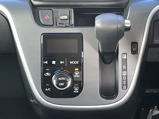 ダイハツ ムーヴ カスタム X SA 東京都 2015(平27)年 4.6万km パールホワイトⅢ 【(株)IDOMが運営する【じしゃロン昭島店】の自社ローン対象車両になります。こちらは現金ご利用時の価格です。自社ローンご希望の方は別途その旨お申付け下さい。】/純正ナビ/BT/SD/DVD/フルセグTV/バックカメラ/エンジンスタートボタン/LEDライト/パワーステアリング/パワーウィンドウ/純正フロアマット