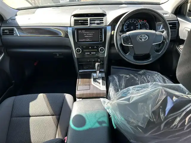 トヨタ カムリ ハイブリット 沖縄県 2012(平24)年 6.8万km グレーメタリック (株)IDOMが運営する【じしゃロンコザ店】の自社ローン対象車両になります。こちらは現金ご利用時の価格です。自社ローンご希望の方は別途その旨お申付け下さい。/・プッシュスタート　/・ナビ　/・バックカメラ　/・Ｂｌｕｅｔｏｏｔｈ接続　/・ＥＴＣ　/・ドライブレコーダー　/・クルーズコントロール　/・横滑り防止装置　/・盗難防止装置　/・純正フロアマット　/・パワーシート　/・カーテンエアバック