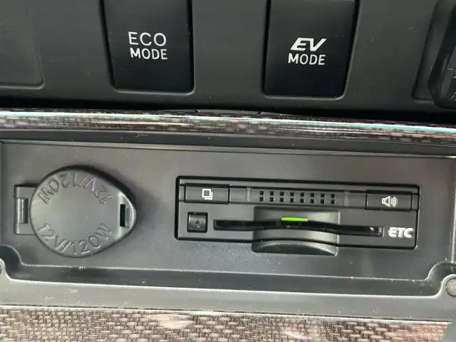 トヨタ カムリ ハイブリット 沖縄県 2012(平24)年 6.8万km グレーメタリック (株)IDOMが運営する【じしゃロンコザ店】の自社ローン対象車両になります。こちらは現金ご利用時の価格です。自社ローンご希望の方は別途その旨お申付け下さい。/・プッシュスタート　/・ナビ　/・バックカメラ　/・Ｂｌｕｅｔｏｏｔｈ接続　/・ＥＴＣ　/・ドライブレコーダー　/・クルーズコントロール　/・横滑り防止装置　/・盗難防止装置　/・純正フロアマット　/・パワーシート　/・カーテンエアバック