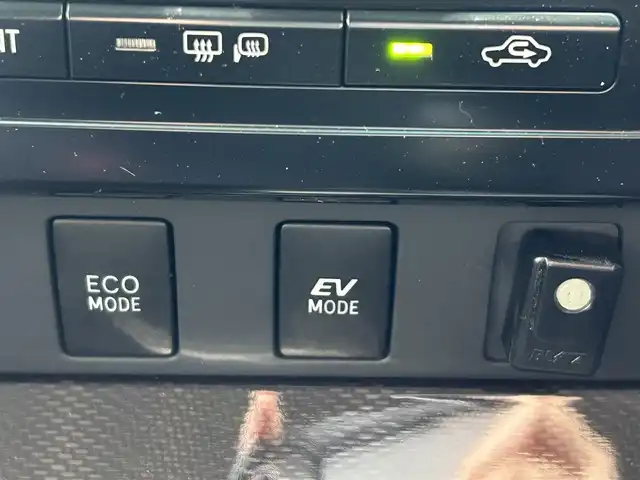 トヨタ カムリ ハイブリット 沖縄県 2012(平24)年 6.8万km グレーメタリック (株)IDOMが運営する【じしゃロンコザ店】の自社ローン対象車両になります。こちらは現金ご利用時の価格です。自社ローンご希望の方は別途その旨お申付け下さい。/・プッシュスタート　/・ナビ　/・バックカメラ　/・Ｂｌｕｅｔｏｏｔｈ接続　/・ＥＴＣ　/・ドライブレコーダー　/・クルーズコントロール　/・横滑り防止装置　/・盗難防止装置　/・純正フロアマット　/・パワーシート　/・カーテンエアバック