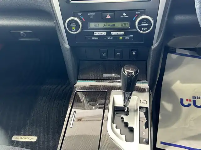 トヨタ カムリ ハイブリット 沖縄県 2012(平24)年 6.8万km グレーメタリック (株)IDOMが運営する【じしゃロンコザ店】の自社ローン対象車両になります。こちらは現金ご利用時の価格です。自社ローンご希望の方は別途その旨お申付け下さい。/・プッシュスタート　/・ナビ　/・バックカメラ　/・Ｂｌｕｅｔｏｏｔｈ接続　/・ＥＴＣ　/・ドライブレコーダー　/・クルーズコントロール　/・横滑り防止装置　/・盗難防止装置　/・純正フロアマット　/・パワーシート　/・カーテンエアバック