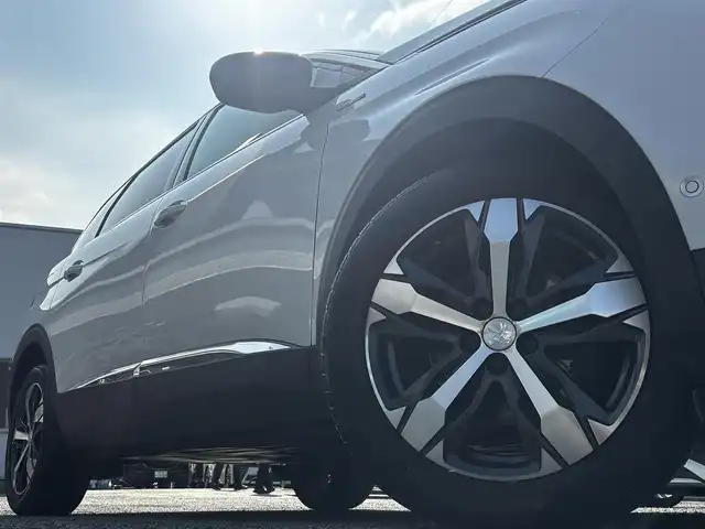 プジョー ５００８ GTライン ブルーHDi 熊本県 2020(令2)年 6.2万km 白 ワンオーナー/サンルーフ/純正ディスプレイオーディオ/【Bluetooth再生/Applecarplay/Androidauto）】/バックカメラ/サイドカメラ/後部モニター/アクティブセーフティブレーキ/レーンキープアシスト/パーキングセンサー/インテリジェントハイビーム/タイヤ空気圧警告システム/ハンズフリー電動テールゲート/パドルシフト/ブラインドスポットモニター/トラクションコントロール/純正18インチAW/純正LEDオートライト/メモリーシート/シートヒーター/ETC