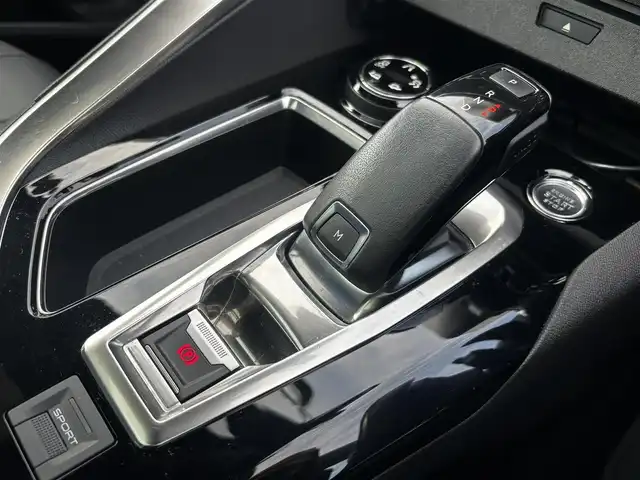 プジョー ５００８ GTライン ブルーHDi 熊本県 2020(令2)年 6.2万km 白 ワンオーナー/サンルーフ/純正ディスプレイオーディオ/【Bluetooth再生/Applecarplay/Androidauto）】/バックカメラ/サイドカメラ/後部モニター/アクティブセーフティブレーキ/レーンキープアシスト/パーキングセンサー/インテリジェントハイビーム/タイヤ空気圧警告システム/ハンズフリー電動テールゲート/パドルシフト/ブラインドスポットモニター/トラクションコントロール/純正18インチAW/純正LEDオートライト/メモリーシート/シートヒーター/ETC