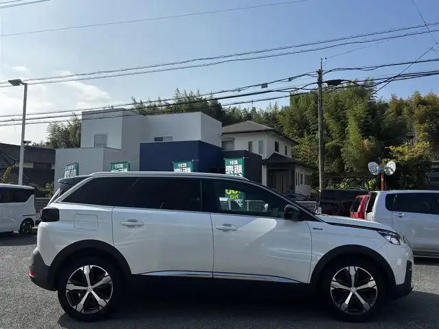 プジョー ５００８ GTライン ブルーHDi 熊本県 2020(令2)年 6.2万km 白 ワンオーナー/サンルーフ/純正ディスプレイオーディオ/【Bluetooth再生/Applecarplay/Androidauto）】/バックカメラ/サイドカメラ/後部モニター/アクティブセーフティブレーキ/レーンキープアシスト/パーキングセンサー/インテリジェントハイビーム/タイヤ空気圧警告システム/ハンズフリー電動テールゲート/パドルシフト/ブラインドスポットモニター/トラクションコントロール/純正18インチAW/純正LEDオートライト/メモリーシート/シートヒーター/ETC