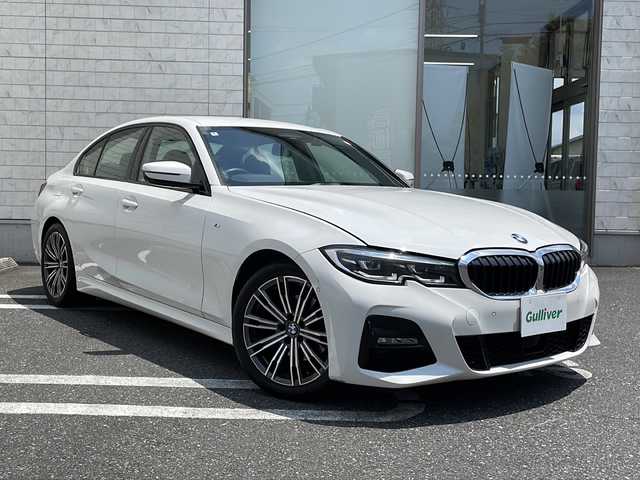 ＢＭＷ ３２０ｄ xDrive Mスポーツ 埼玉県 2022(令4)年 2.6万km アルピンホワイトⅢ ４WDターボ/ハーフレザーシート/純正メーカーナビ/　Bluetooth/AppleCarPlay/USB/インテリジェントセーフティ/　・衝突回避アシスト/　・レーンディパーチャーウォーニング/　・レーンチェンジウォーニング/　・逆走警告/アクティブクルーズコントロール/パークディスタンスコントロール/ダイナミック・スタビリティ・コントロール/前席パワーシート/前席シートヒーター/LEDヘッドライト&フォグ/パドルシフト/純正前後ドライブレコーダー/純正ルームミラー型ビルトインETC/USB入力端子タイプA/タイプC/スマートキーx2