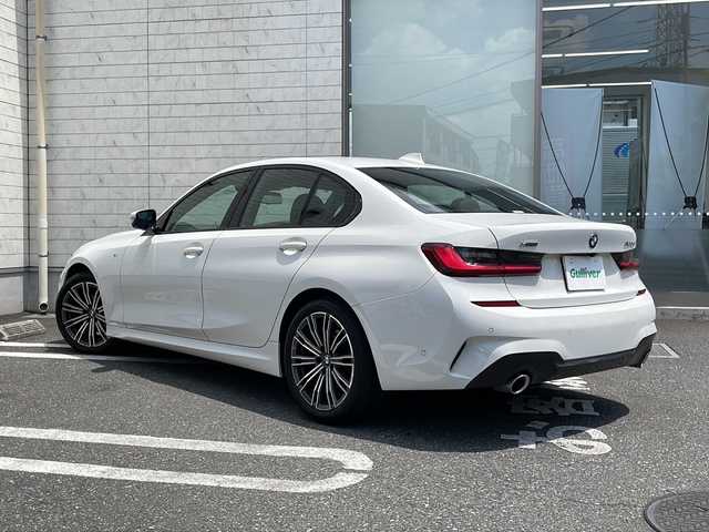 ＢＭＷ ３２０ｄ xDrive Mスポーツ 埼玉県 2022(令4)年 2.6万km アルピンホワイトⅢ ４WDターボ/ハーフレザーシート/純正メーカーナビ/　Bluetooth/AppleCarPlay/USB/インテリジェントセーフティ/　・衝突回避アシスト/　・レーンディパーチャーウォーニング/　・レーンチェンジウォーニング/　・逆走警告/アクティブクルーズコントロール/パークディスタンスコントロール/ダイナミック・スタビリティ・コントロール/前席パワーシート/前席シートヒーター/LEDヘッドライト&フォグ/パドルシフト/純正前後ドライブレコーダー/純正ルームミラー型ビルトインETC/USB入力端子タイプA/タイプC/スマートキーx2