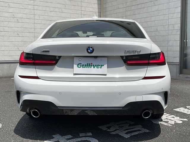 ＢＭＷ ３２０ｄ xDrive Mスポーツ 埼玉県 2022(令4)年 2.6万km アルピンホワイトⅢ ４WDターボ/ハーフレザーシート/純正メーカーナビ/　Bluetooth/AppleCarPlay/USB/インテリジェントセーフティ/　・衝突回避アシスト/　・レーンディパーチャーウォーニング/　・レーンチェンジウォーニング/　・逆走警告/アクティブクルーズコントロール/パークディスタンスコントロール/ダイナミック・スタビリティ・コントロール/前席パワーシート/前席シートヒーター/LEDヘッドライト&フォグ/パドルシフト/純正前後ドライブレコーダー/純正ルームミラー型ビルトインETC/USB入力端子タイプA/タイプC/スマートキーx2