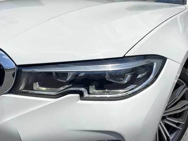 ＢＭＷ ３２０ｄ xDrive Mスポーツ 埼玉県 2022(令4)年 2.6万km アルピンホワイトⅢ ４WDターボ/ハーフレザーシート/純正メーカーナビ/　Bluetooth/AppleCarPlay/USB/インテリジェントセーフティ/　・衝突回避アシスト/　・レーンディパーチャーウォーニング/　・レーンチェンジウォーニング/　・逆走警告/アクティブクルーズコントロール/パークディスタンスコントロール/ダイナミック・スタビリティ・コントロール/前席パワーシート/前席シートヒーター/LEDヘッドライト&フォグ/パドルシフト/純正前後ドライブレコーダー/純正ルームミラー型ビルトインETC/USB入力端子タイプA/タイプC/スマートキーx2