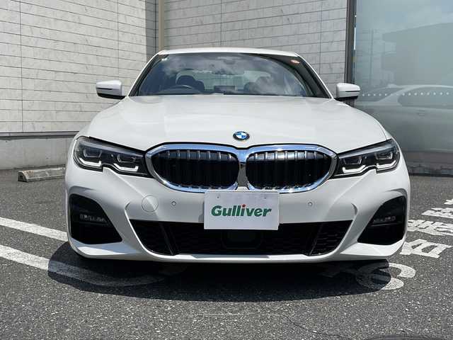 ＢＭＷ ３２０ｄ xDrive Mスポーツ 埼玉県 2022(令4)年 2.6万km アルピンホワイトⅢ ４WDターボ/ハーフレザーシート/純正メーカーナビ/　Bluetooth/AppleCarPlay/USB/インテリジェントセーフティ/　・衝突回避アシスト/　・レーンディパーチャーウォーニング/　・レーンチェンジウォーニング/　・逆走警告/アクティブクルーズコントロール/パークディスタンスコントロール/ダイナミック・スタビリティ・コントロール/前席パワーシート/前席シートヒーター/LEDヘッドライト&フォグ/パドルシフト/純正前後ドライブレコーダー/純正ルームミラー型ビルトインETC/USB入力端子タイプA/タイプC/スマートキーx2