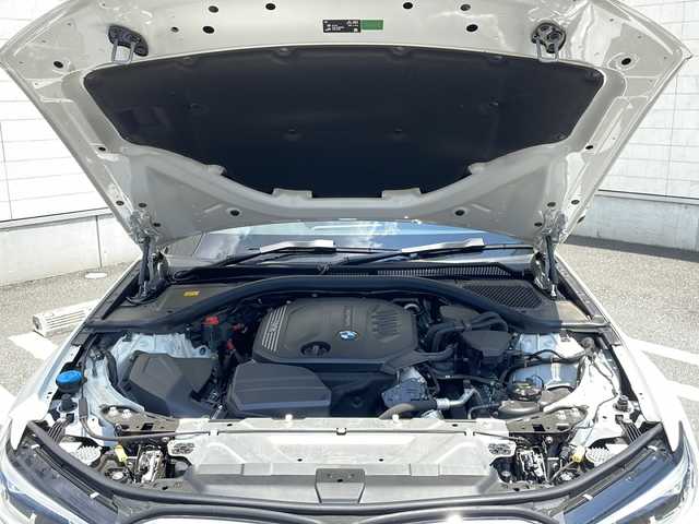 ＢＭＷ ３２０ｄ xDrive Mスポーツ 埼玉県 2022(令4)年 2.6万km アルピンホワイトⅢ ４WDターボ/ハーフレザーシート/純正メーカーナビ/　Bluetooth/AppleCarPlay/USB/インテリジェントセーフティ/　・衝突回避アシスト/　・レーンディパーチャーウォーニング/　・レーンチェンジウォーニング/　・逆走警告/アクティブクルーズコントロール/パークディスタンスコントロール/ダイナミック・スタビリティ・コントロール/前席パワーシート/前席シートヒーター/LEDヘッドライト&フォグ/パドルシフト/純正前後ドライブレコーダー/純正ルームミラー型ビルトインETC/USB入力端子タイプA/タイプC/スマートキーx2