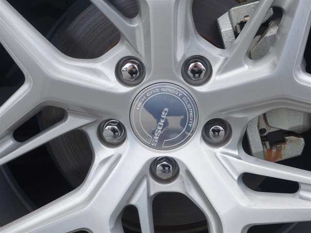 トヨタ プリウス Z 静岡県 2023(令5)年 0.7万km プラチナホワイトパールマイカ ワンオーナー・禁煙車/＜外装＞/モデリスタNEO ADVANCE STYLEエアロ/　フロントスポイラー/　サイドスカート/サイドガーニッシュ/　リヤスタイリングキット/　GRテールゲートスポイラー同色塗装/　フロント・リヤアーチ周り同色塗装/TEIN FREX車高調整キット/　アライメント調整済み/WORK グノーシス20インチAW/　タイヤ前後アゼニス225/35ZR20/パノラマルーフ・パワーバックドア/＜内装＞マチュアレッド色/12.3型ディスプレイオーディオプラス/コネクティッドナビ　フルセグ（TVキット）/パノラミックビューモニター/ビルトインETC2.0/純正デジタルインナーミラー/トヨタセーフティーセンス/　トヨタチームメイト/　メーカーオプション/　ドライブレコーダー前後方/　ブラインドスポットモニター/　安心降車アシスト+後方車両接近/　周辺車両接近時サポート/　後方車両への接近警報/　セカンダリーコリジョンブレーキ/ワイヤレス充電器/純正レクサスNX用シフトノブ/前席シートヒーター・ベンチレーション/アクセサリーコンセント/　AC100V 1500W/各種社外ピアノブラックパネル/純正フロアマット/　