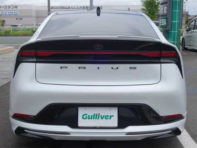 トヨタ プリウス Z 静岡県 2023(令5)年 0.7万km プラチナホワイトパールマイカ ワンオーナー・禁煙車/＜外装＞/モデリスタNEO ADVANCE STYLEエアロ/　フロントスポイラー/　サイドスカート/サイドガーニッシュ/　リヤスタイリングキット/　GRテールゲートスポイラー同色塗装/　フロント・リヤアーチ周り同色塗装/TEIN FREX車高調整キット/　アライメント調整済み/WORK グノーシス20インチAW/　タイヤ前後アゼニス225/35ZR20/パノラマルーフ・パワーバックドア/＜内装＞マチュアレッド色/12.3型ディスプレイオーディオプラス/コネクティッドナビ　フルセグ（TVキット）/パノラミックビューモニター/ビルトインETC2.0/純正デジタルインナーミラー/トヨタセーフティーセンス/　トヨタチームメイト/　メーカーオプション/　ドライブレコーダー前後方/　ブラインドスポットモニター/　安心降車アシスト+後方車両接近/　周辺車両接近時サポート/　後方車両への接近警報/　セカンダリーコリジョンブレーキ/ワイヤレス充電器/純正レクサスNX用シフトノブ/前席シートヒーター・ベンチレーション/アクセサリーコンセント/　AC100V 1500W/各種社外ピアノブラックパネル/純正フロアマット/　