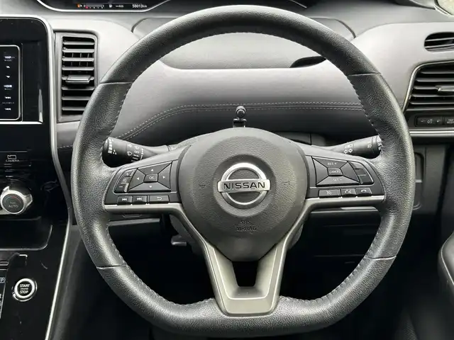 日産 セレナ ハイウェイスター V 島根県 2020(令2)年 5.8万km ブリリアントホワイトパール 登録時走行距離58013km/KENWOODメモリナビゲーション/地デジＴＶ/CD/DVD/FM/AM/Bluetooth/セーフティAパック/SRSエアバック【カーテン/サイド】/インテリジェントアラウンドビューモニター/ふらつき警報/ヒーター付ドアミラー/全方位運転支援システム/インテリジェントエマージェンシーブレーキ/標識認識機能/踏み間違い衝突防止アシスト/車線逸脱防止支援システム/車線逸脱警報/後側方衝突防止支援システム/後側方車両検知警報/後退時車両検知警報/クルーズコントロール/ハンズフリーパワーバックドア【運転席側/助手席側】/アダプティブLEDヘッドランプ/オートライト/純正１６インチアルミホイール/SRSエアバック【運転席/助手席】/オートエアコン/リアオートエアコン/ETC/ドライブレコーダー/インテリジェントキー/プッシュエンジンスターター/保証書/取扱説明書/スペアキー１本