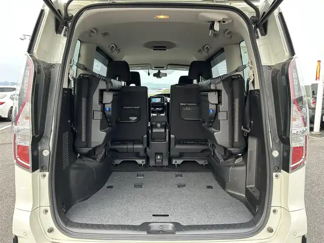 日産 セレナ ハイウェイスター V 島根県 2020(令2)年 5.8万km ブリリアントホワイトパール 登録時走行距離58013km/KENWOODメモリナビゲーション/地デジＴＶ/CD/DVD/FM/AM/Bluetooth/セーフティAパック/SRSエアバック【カーテン/サイド】/インテリジェントアラウンドビューモニター/ふらつき警報/ヒーター付ドアミラー/全方位運転支援システム/インテリジェントエマージェンシーブレーキ/標識認識機能/踏み間違い衝突防止アシスト/車線逸脱防止支援システム/車線逸脱警報/後側方衝突防止支援システム/後側方車両検知警報/後退時車両検知警報/クルーズコントロール/ハンズフリーパワーバックドア【運転席側/助手席側】/アダプティブLEDヘッドランプ/オートライト/純正１６インチアルミホイール/SRSエアバック【運転席/助手席】/オートエアコン/リアオートエアコン/ETC/ドライブレコーダー/インテリジェントキー/プッシュエンジンスターター/保証書/取扱説明書/スペアキー１本