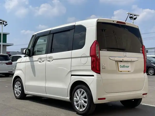 ホンダ Ｎ ＢＯＸ G L ホンダセンシング 東京都 2017(平29)年 7万km プレミアムホワイトパールⅡ Honda SENSING/・衝突軽減ブレーキ（CMBS）/・誤発進抑制機能/・後方誤発進抑制機能/・歩行者事故低減ステアリング/・路外逸脱抑制機能/・ACC（アダプティブ・クルーズ・コントロール）/・LKAS（車線維持支援システム）/・オートハイビーム/・先行車発進お知らせ機能/・標識認識機能/ナビ装着用スペシャルパッケージ/純正ナビ（VXM-184Ci）/AM/FM/CD/iPod/SD/USB/Bluetooth/バックカメラ/左側パワースライドドア/フルLEDヘッドライト（プロジェクタータイプ）/チップアップ＆ダイブダウン機構付スライドリアシート/360°スーパーUV・IRカットパッケージ/Hondaスマートキーシステム（スマートキー×２）/ETC/ドライブレコーダー/保証書/取扱説明書