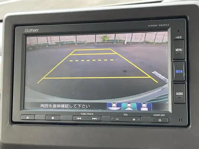 ホンダ Ｎ ＢＯＸ G L ホンダセンシング 東京都 2017(平29)年 7万km プレミアムホワイトパールⅡ Honda SENSING/・衝突軽減ブレーキ（CMBS）/・誤発進抑制機能/・後方誤発進抑制機能/・歩行者事故低減ステアリング/・路外逸脱抑制機能/・ACC（アダプティブ・クルーズ・コントロール）/・LKAS（車線維持支援システム）/・オートハイビーム/・先行車発進お知らせ機能/・標識認識機能/ナビ装着用スペシャルパッケージ/純正ナビ（VXM-184Ci）/AM/FM/CD/iPod/SD/USB/Bluetooth/バックカメラ/左側パワースライドドア/フルLEDヘッドライト（プロジェクタータイプ）/チップアップ＆ダイブダウン機構付スライドリアシート/360°スーパーUV・IRカットパッケージ/Hondaスマートキーシステム（スマートキー×２）/ETC/ドライブレコーダー/保証書/取扱説明書