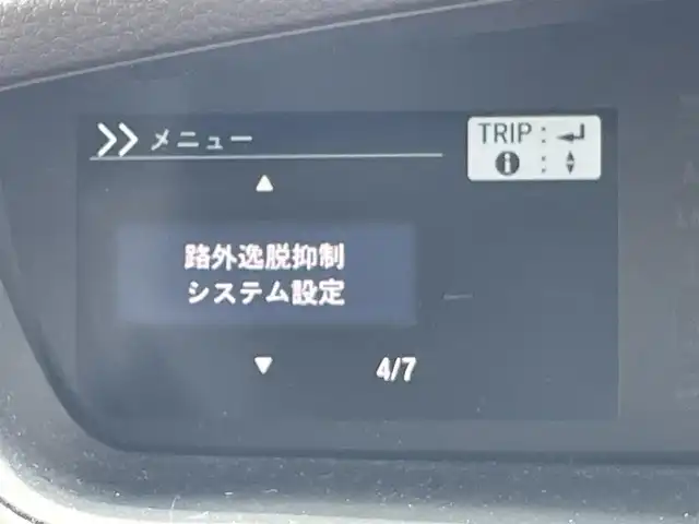 ホンダ Ｎ ＢＯＸ G L ホンダセンシング 東京都 2017(平29)年 7万km プレミアムホワイトパールⅡ Honda SENSING/・衝突軽減ブレーキ（CMBS）/・誤発進抑制機能/・後方誤発進抑制機能/・歩行者事故低減ステアリング/・路外逸脱抑制機能/・ACC（アダプティブ・クルーズ・コントロール）/・LKAS（車線維持支援システム）/・オートハイビーム/・先行車発進お知らせ機能/・標識認識機能/ナビ装着用スペシャルパッケージ/純正ナビ（VXM-184Ci）/AM/FM/CD/iPod/SD/USB/Bluetooth/バックカメラ/左側パワースライドドア/フルLEDヘッドライト（プロジェクタータイプ）/チップアップ＆ダイブダウン機構付スライドリアシート/360°スーパーUV・IRカットパッケージ/Hondaスマートキーシステム（スマートキー×２）/ETC/ドライブレコーダー/保証書/取扱説明書