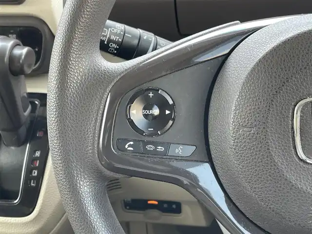 ホンダ Ｎ ＢＯＸ G L ホンダセンシング 東京都 2017(平29)年 7万km プレミアムホワイトパールⅡ Honda SENSING/・衝突軽減ブレーキ（CMBS）/・誤発進抑制機能/・後方誤発進抑制機能/・歩行者事故低減ステアリング/・路外逸脱抑制機能/・ACC（アダプティブ・クルーズ・コントロール）/・LKAS（車線維持支援システム）/・オートハイビーム/・先行車発進お知らせ機能/・標識認識機能/ナビ装着用スペシャルパッケージ/純正ナビ（VXM-184Ci）/AM/FM/CD/iPod/SD/USB/Bluetooth/バックカメラ/左側パワースライドドア/フルLEDヘッドライト（プロジェクタータイプ）/チップアップ＆ダイブダウン機構付スライドリアシート/360°スーパーUV・IRカットパッケージ/Hondaスマートキーシステム（スマートキー×２）/ETC/ドライブレコーダー/保証書/取扱説明書