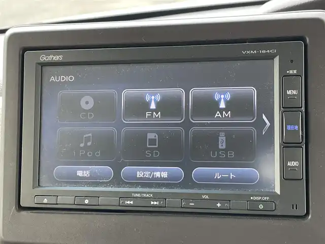 ホンダ Ｎ ＢＯＸ G L ホンダセンシング 東京都 2017(平29)年 7万km プレミアムホワイトパールⅡ Honda SENSING/・衝突軽減ブレーキ（CMBS）/・誤発進抑制機能/・後方誤発進抑制機能/・歩行者事故低減ステアリング/・路外逸脱抑制機能/・ACC（アダプティブ・クルーズ・コントロール）/・LKAS（車線維持支援システム）/・オートハイビーム/・先行車発進お知らせ機能/・標識認識機能/ナビ装着用スペシャルパッケージ/純正ナビ（VXM-184Ci）/AM/FM/CD/iPod/SD/USB/Bluetooth/バックカメラ/左側パワースライドドア/フルLEDヘッドライト（プロジェクタータイプ）/チップアップ＆ダイブダウン機構付スライドリアシート/360°スーパーUV・IRカットパッケージ/Hondaスマートキーシステム（スマートキー×２）/ETC/ドライブレコーダー/保証書/取扱説明書