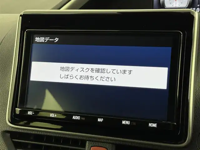 トヨタ ヴォクシー ハイブリッド ZS 煌Ⅲ 福岡県 2021(令3)年 6万km ブラック 純正９型ナビ／フルセグＴＶ　/バックカメラ　/ビルトインＥＴＣ　/クルーズコントロール　/コーナーセンサー　/衝突被害軽減　/レーンキープ　/アクセル踏み間違い防止　/オートマチックハイビーム　/両側電動スライドドア　/ハーフレザーシート　/シートヒーター　/Ｗエアコン　/純正１６インチアルミホイール
