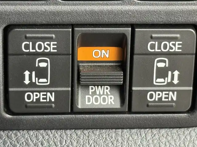 トヨタ ヴォクシー ハイブリッド ZS 煌Ⅲ 福岡県 2021(令3)年 6万km ブラック 純正９型ナビ／フルセグＴＶ　/バックカメラ　/ビルトインＥＴＣ　/クルーズコントロール　/コーナーセンサー　/衝突被害軽減　/レーンキープ　/アクセル踏み間違い防止　/オートマチックハイビーム　/両側電動スライドドア　/ハーフレザーシート　/シートヒーター　/Ｗエアコン　/純正１６インチアルミホイール