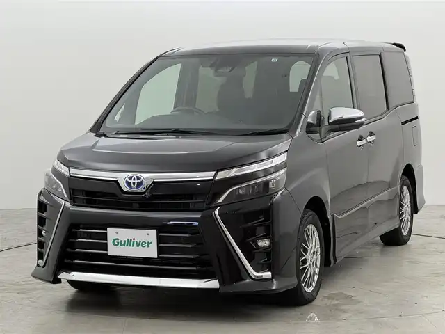 トヨタ ヴォクシー ハイブリッド ZS 煌Ⅲ 福岡県 2021(令3)年 6万km ブラック 純正９型ナビ／フルセグＴＶ　/バックカメラ　/ビルトインＥＴＣ　/クルーズコントロール　/コーナーセンサー　/衝突被害軽減　/レーンキープ　/アクセル踏み間違い防止　/オートマチックハイビーム　/両側電動スライドドア　/ハーフレザーシート　/シートヒーター　/Ｗエアコン　/純正１６インチアルミホイール