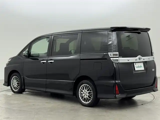トヨタ ヴォクシー ハイブリッド ZS 煌Ⅲ 福岡県 2021(令3)年 6万km ブラック 純正９型ナビ／フルセグＴＶ　/バックカメラ　/ビルトインＥＴＣ　/クルーズコントロール　/コーナーセンサー　/衝突被害軽減　/レーンキープ　/アクセル踏み間違い防止　/オートマチックハイビーム　/両側電動スライドドア　/ハーフレザーシート　/シートヒーター　/Ｗエアコン　/純正１６インチアルミホイール