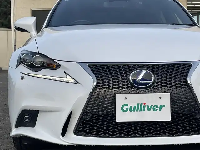 レクサス ＩＳ 300h Fスポーツ 宮城県 2013(平25)年 5.5万km ホワイトノーヴァガラスフレーク １オーナー//純正ＳＤナビ（フルセグＴＶ、ラジオ、ブルーレイ、ＳＤ、ＢＴ）//前後ドラレコ//純正ＡＷ//スペアキー//ビルトインＥＴＣ//追従型クルコン//純正フロアマット//追従型クルコン//USBポート//ワイパーデアイサー//前席パワーシーター//前席シートヒーター//横滑り防止機能//プッシュスタート//バックカメラ